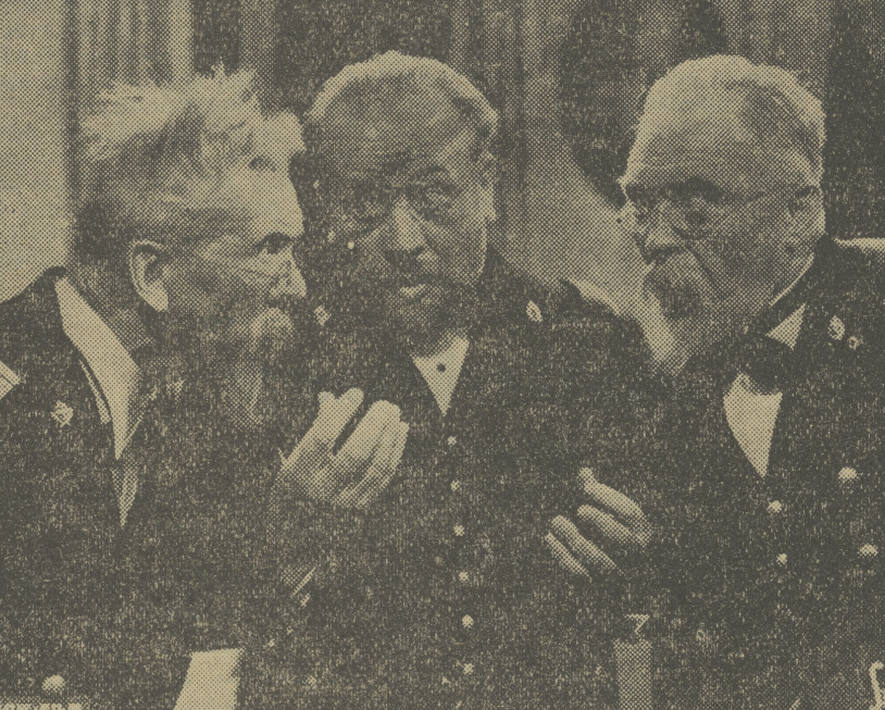 A. Bednarczyk, B. Samborski, K. Junosza-Stępowski w scenie z filmu Młody las (Dobry Wieczór! Kurier Czerwony nr 349, 1934)