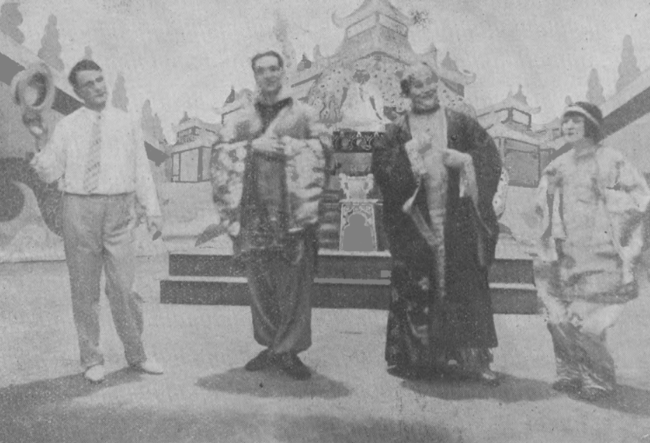 A. Olędzki, T. Laskowski, J. Józefowicz, B. Orszańska w operetce Ziemia uśmiechu T. Miejski Bydgoszcz (Tydzień radiowy, nr 49, 1929)