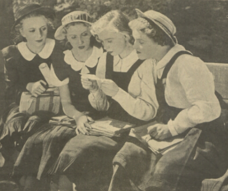 E. Barszczewska, T. Wiszniewska, J. Andrzejewska, H. Jaraczówna w filmie Dziewczęta z Nowolipek (1937)