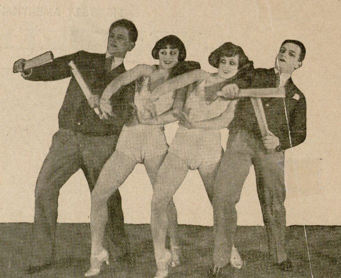 E. Bodo, L. Halama, Z. Halama, T. Olsza w rewii w t. Morskie Oko (Ilustracja nr 13, 1928)