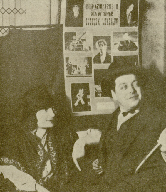 E. Kuncewiczówna i J. Bonecki w garberobie teatralnej (Ilustracja nr 29, 1925)
