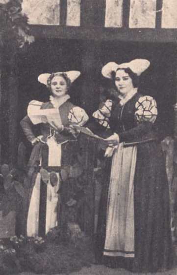 H. Dudicz-Latoszewska, W. Roesler-Stokowska w operze Wesołe kumoszki z Windsoru T. Wielki Poznań (Ilustracja Polska nr 19, 1939)
