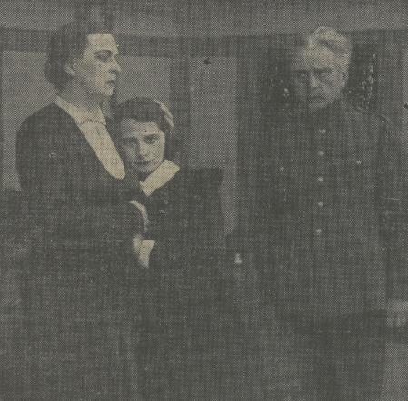 H. Hałacińska, E. Filecka, K. Adwentowicz w sztuce Ojciec granej na scenie t. Qui pro Quo (Kurier Czerwony nr 153, 1931)