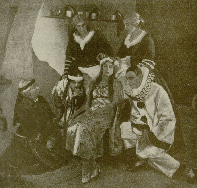 H. Hałacińska, H. Zahorska, H. Pawłowska, W. Jarszewska, J. Romanówna, A. Różycki w sztuce Maskarada na poddaszu T. Narodowy Warszawa (Ilustracja nr 27, 1925)