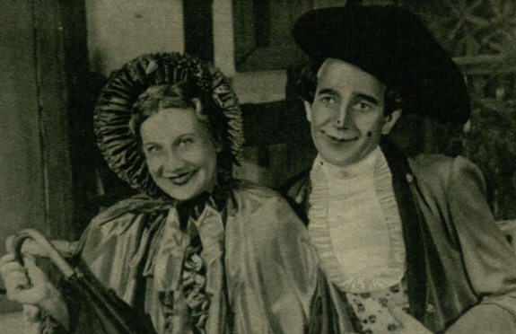 H. Wańska ( Krysia) S. Winczewski ( krawczyk) w operetce Krysia Leśniczanka (T. Miejski Bydgoszcz, 1938)