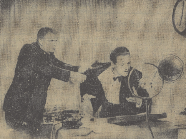 J. Krzewiński E. Bodo w scenie z filmu Piętro wyżej (Dobry wieczór! Kurier czerwony nr 44, 1937)