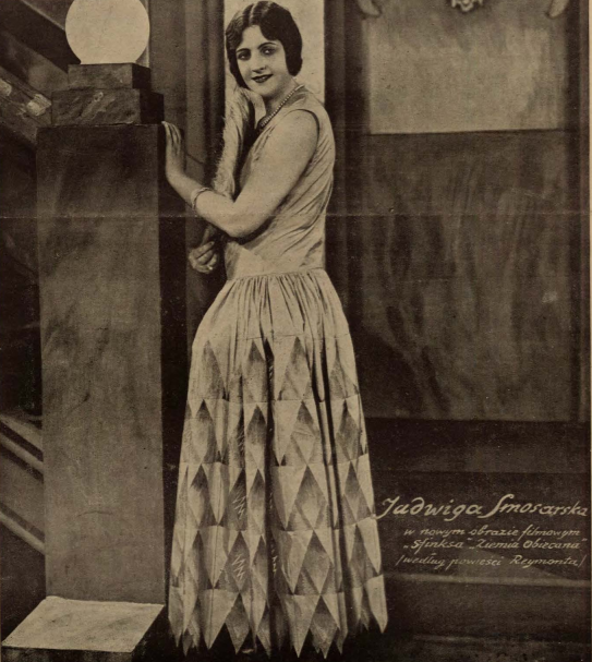 J. Smosarska w scenie z filmu Ziemia obiecana (1927)