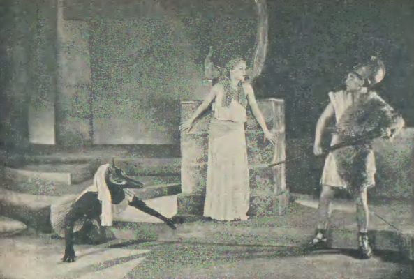 K. Lubieńska (Sfinks), M. Wyrzykowski (Edyp), E. Wierciński (Potwór egipski) w sztuce Maszyna piekielna T. Nowy Warszawa (Świat, nr 17, 1935)