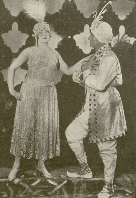 K. Niewiarowska W. Szczawiński w operetce Lady Chic T. Niewiarowskiej Warszawa (Ilustracja nr 17, 1926)