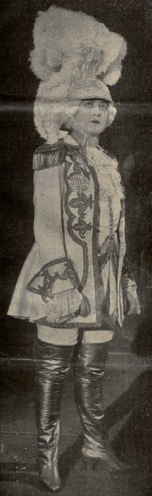 K. Niewiarowska w operetce Słodki kawaler T. Nowości Warszawa, 1925 (Nowości Ilustrowane 1925, nr 25)