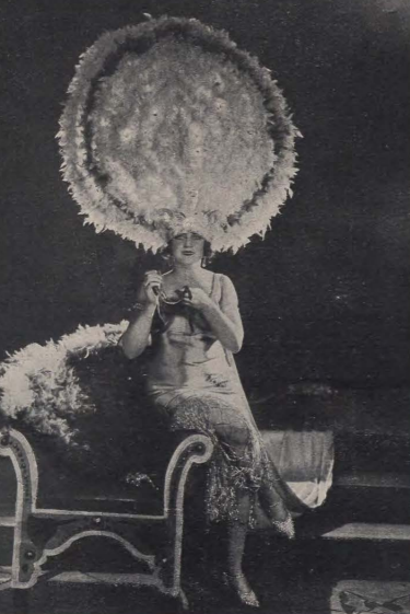 Kazimiera Niewiarowska w operetce Perły Kleopatry (1925)