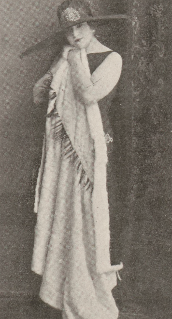 Kazimiera Niewiarowska w roli tytułowej w operetce Wieszczka karnawału T. Nowości Warszawa 1923 (Świat nr 4 , 1920)