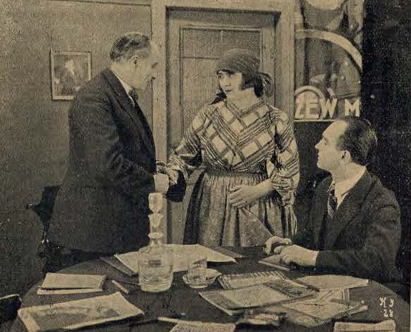 L. Fritsche, A. Jasińska, J. Maliszewski w scenie z filmu Kropka na i (1928)