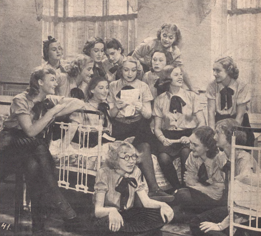 L. Niemirzanka, J. Andrzejewska, J. Kraszewska, H. Kamińska, I. Kamieniecka, H. Biernacka w filmmie Ada to nie wypada (Ilustracja Polska nr 39, 1936)