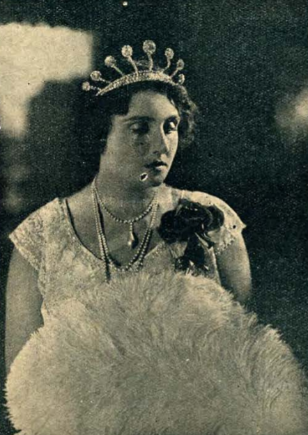 L. Pancewicz-Leszczyńska (księżniczka Olimpia) w sztuce Olimpia T. Mały Warszawa (1929)