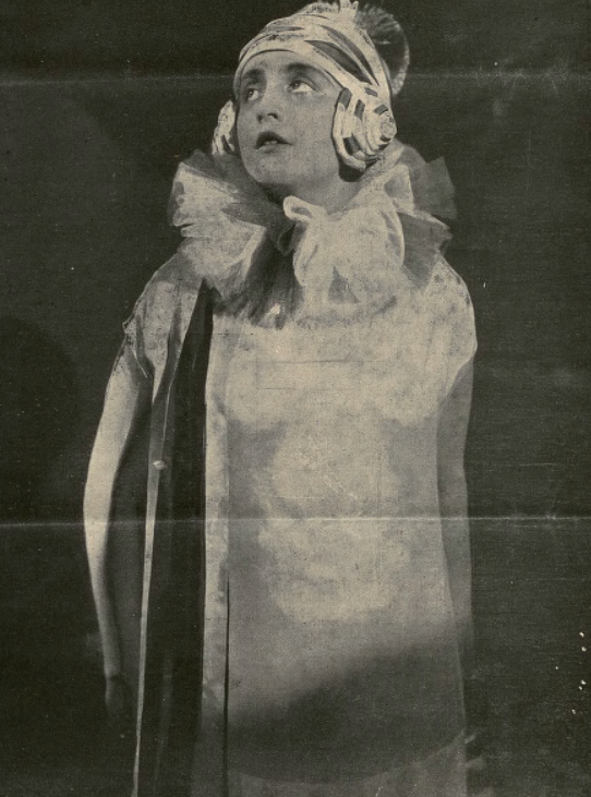 M. Gorczyńska w sztuce A w domu najlepiej (T. Szkarłatna Maska Warszawa, 1925) Nowości Ilustrowane 1925, nr 13