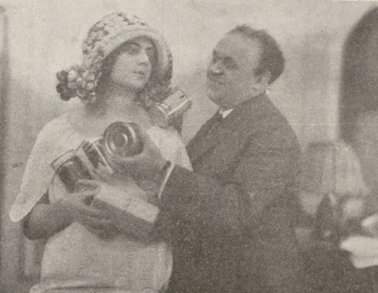 M. Majdrowicz i A. Fertner w sztuce Musisz być moją T. Mały Warszawa 1923 (Świat, nr 20, 1923)