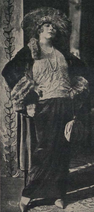 Mieczysława Ćwiklińska jako GInetta w Szkole kokot t .Maly Warszawa 1923