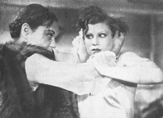 Reri i Lena Żelichowska w scenie z filmu Czarna perła 9 (Reporter Filmowy nr 20, 1934)