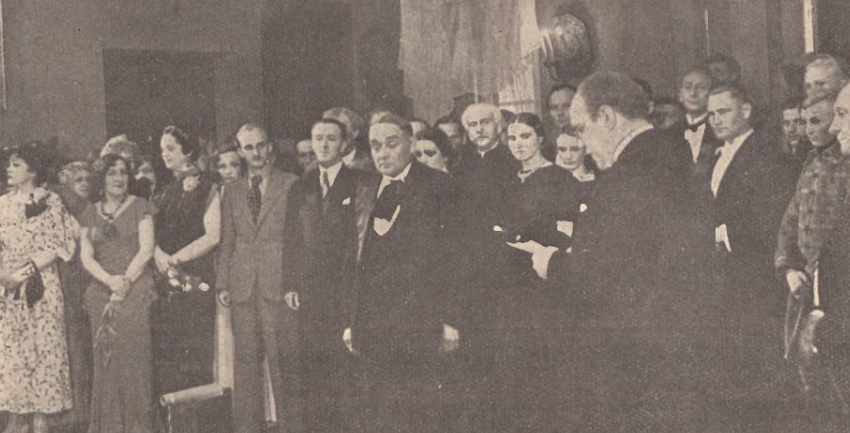 S. Jaracz przyjmuje gratulacje od prezydenta Warszawy z okazji jubileuszu 30-lecia pracy scenicznej (Ilustracja Polska nr 28, 1935)