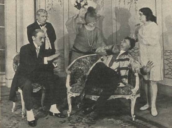 W. Grabowski, W. Rapacki, M. Ćwiklińska, J. Leszczyński, M. Gorczyńska w sztuce Papa się żeni T. Letni Warsszawa (Świat, nr 19, 1926)