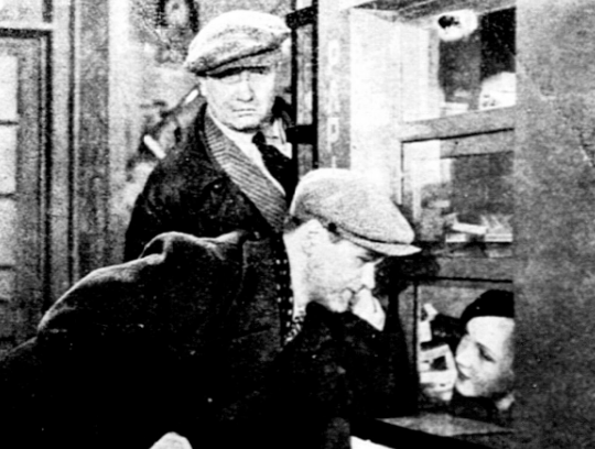 W. Walter E. Bodo B. Gilewska w filmie Pieśniarz Warszawy (1934)