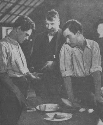 Z. Sawan, W. Walter, E. Bodo w filmie Człowiek o błękitnej duszy (Łódź w ilustracji nr 8, 1929)