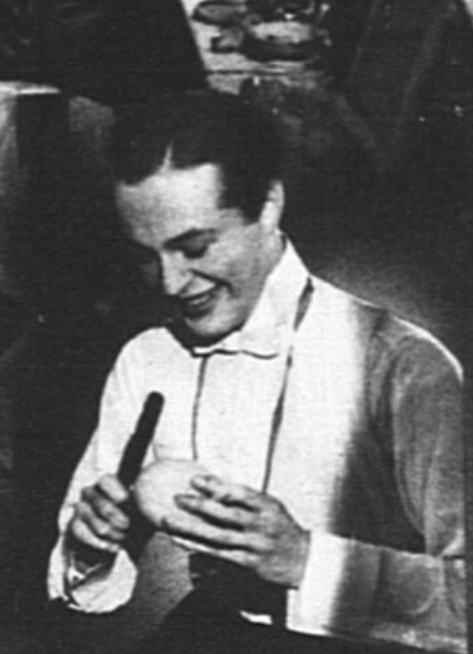 Zbigniew Rakowiecki za kulicami teatru 8.15 (Dobry wieczór Kurier czerwony + dod. nr 66, 1937)
