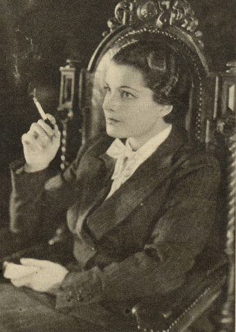  Irena Borowska jako Helena w przedstawieniu Walący się dom ( T.Mały Warszawa 1937 )