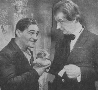 Adolf Dymsza i Mariusz Maszyński w filmie Każdemu wolno kochać (1933)
