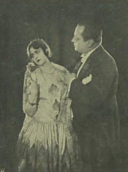 j. Smosarska i S. Gruszczynski w filmie Ziemia obiecana (Świat, nr 45, 1927)
