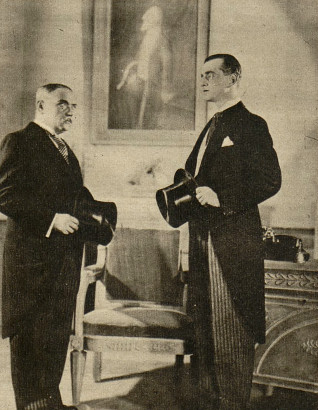 Stefan Jaracz i Leszek Pośpiełowski w sztuce pt. Woźny i minister ( T.Ateneum Warszawa 1937 )