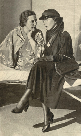 Zofia Jaroszewska i Stanisława Kostecka w przedstawieniu pt. Pieniądz to nie wszystko ( T.im. Słowackiego Kraków 1935 )