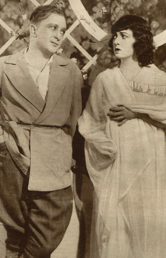 Maria Malicka i Aleksander Węgierko  w  sztuce pt.  Świt dzień noc - Nicodemiego ( T. Mały Warszawa 1927 )