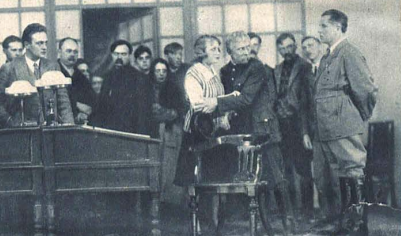 Dobiesław Damięcki(przy biurku) Loda Niemirzanka, Jan Hajduga,Lucjan Krzemieński w sztuce Król Baelny (T.Miejski Łódź 1929)