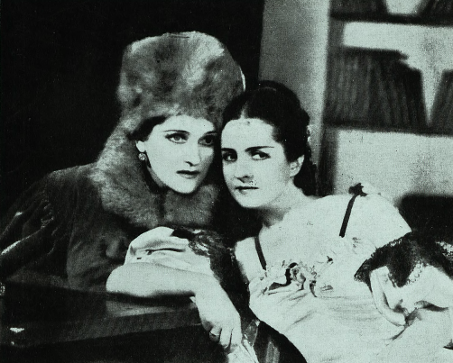 Zofia Grabowska i Jadwiga Smosarska w sztuce Maskarada ( T.Polski Warszawa 1938)