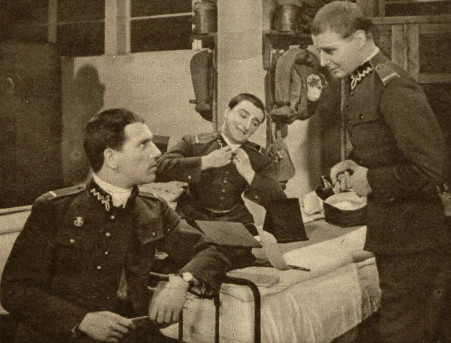Mieczysław Milecki Mieczysław Węgrzyn Mieczysław Cybulski w scenie z filmu Płomienne serca 1937