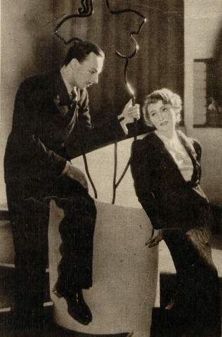 Wojciech Wojtecki i Janina Biesiadecka w scenie z przedstawienia Zamieszaj ( T. Malickiej Warszawa 1937 )