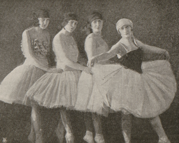 J. Kaniewska, M. Staszewska, Kozikowska, J. Kosytarzówna balet opery Bajka T. Wielki Warszawa 1923 (Świat nr 16, 1923)