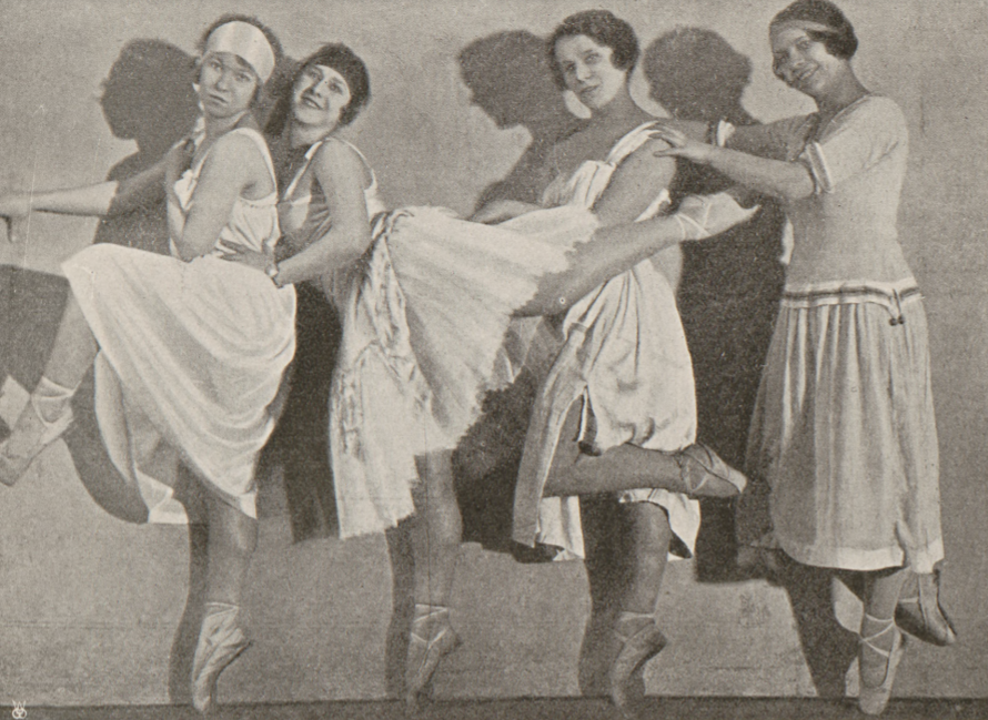 H. Wilamowska, M. Staszewska, E. Potasznik, K. Jałowiecka w balecie Bajka T. Wielki Warszawa 1923 (Świat, nr 16, 1923)