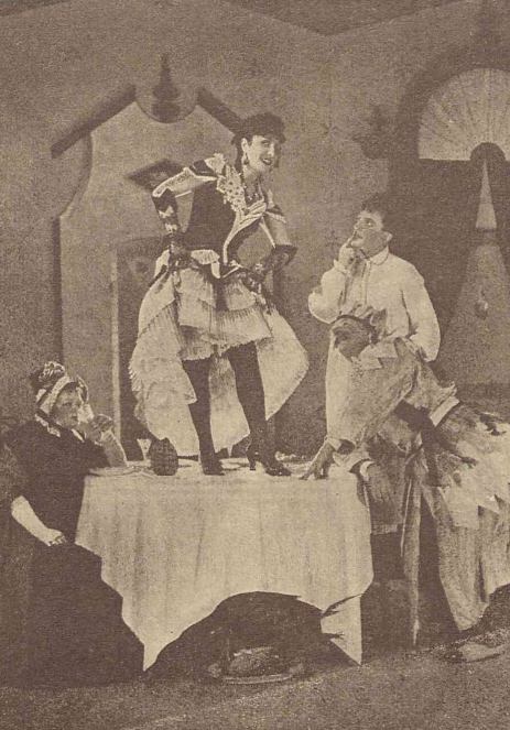 Z. Wierzejska, M. Zimińska, M. Borowy, M. Maszyńska w sztuce Żołnierz królowej Madagaskaru T. Letni Warszawa (Świat, nr 51- 52, 1936)