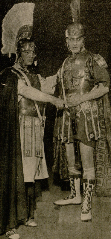 Jerzy Leszczyński i Roman Hierowski w sztuce Juliusz Cezar T. Polski Warszawa (Ilustracja nr 5, 1928)