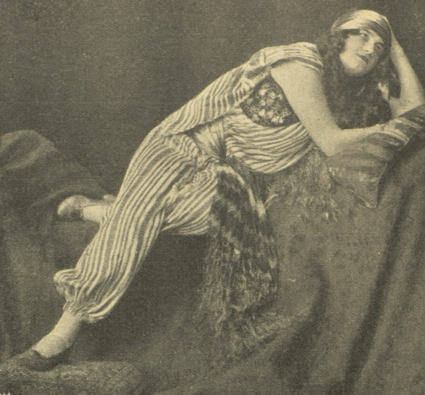 Stanisława Korwin Szymanowska w operze Uprowadzenie z Seraju Opera Genewska (Świat, nr 15, 1928)