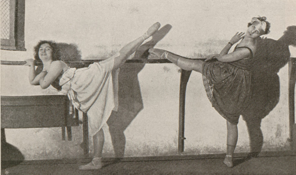 M. Kamińska i W. Zgliszczyńska w balecie Bajka T. Wielki Warszawa 1923 (Świat, nr 16, 1923)